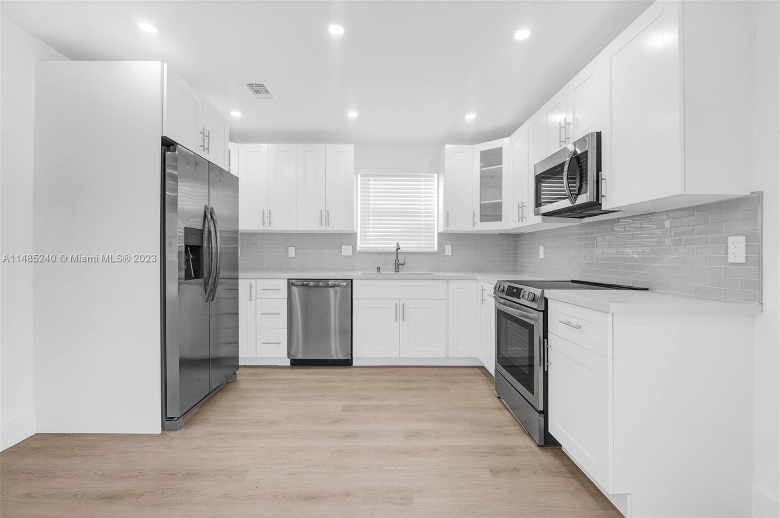 Photo of 611 SW 11th Dr in Deerfield Beach, FL