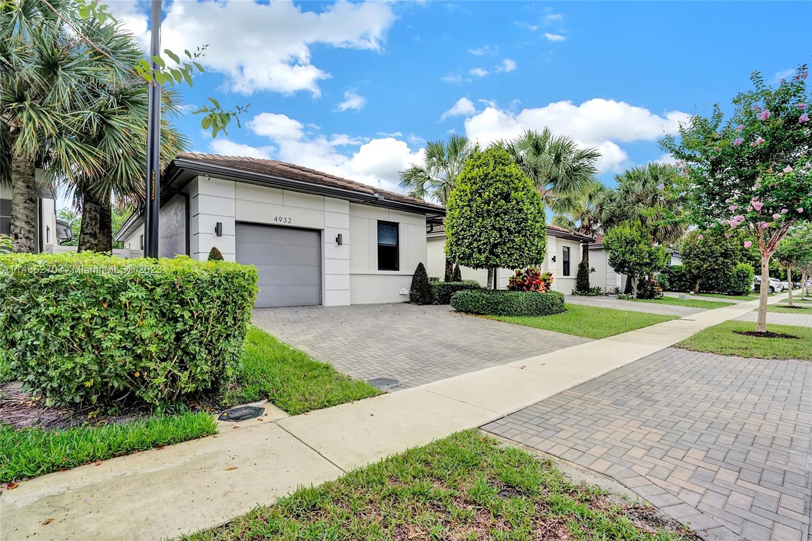 Photo of 4932 Whispering Wy in Dania Beach, FL