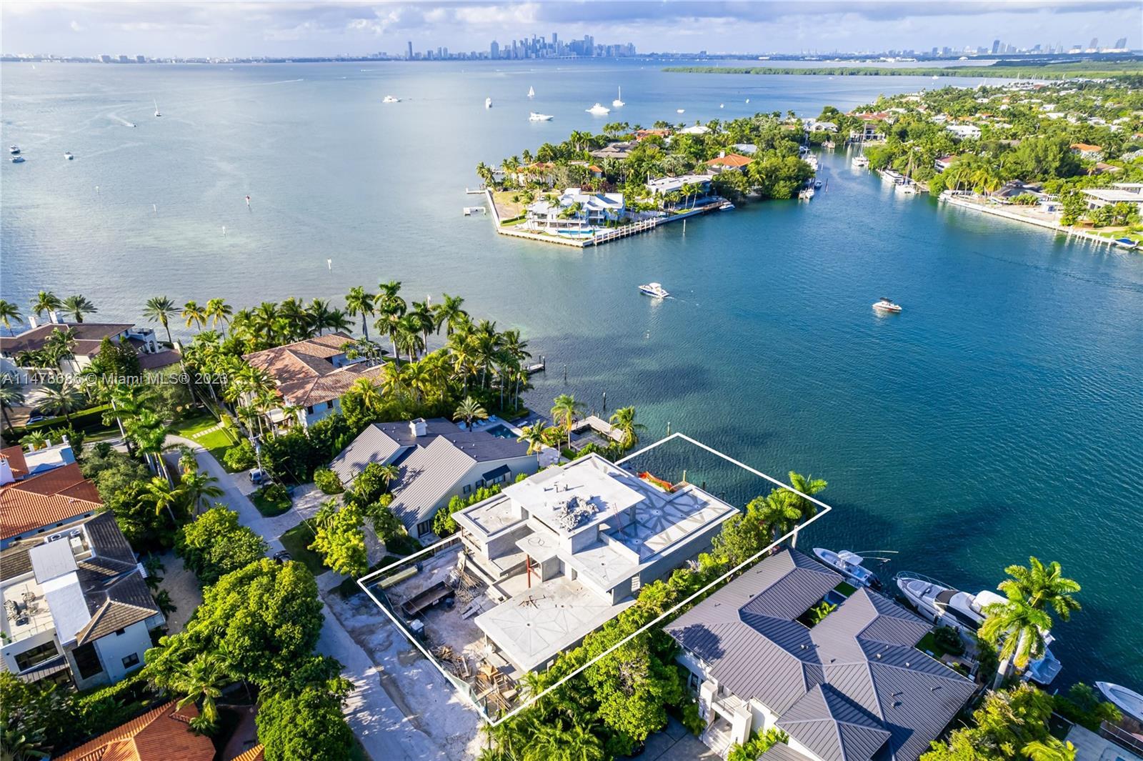 Photo of 725 N Mashta Dr in Key Biscayne, FL