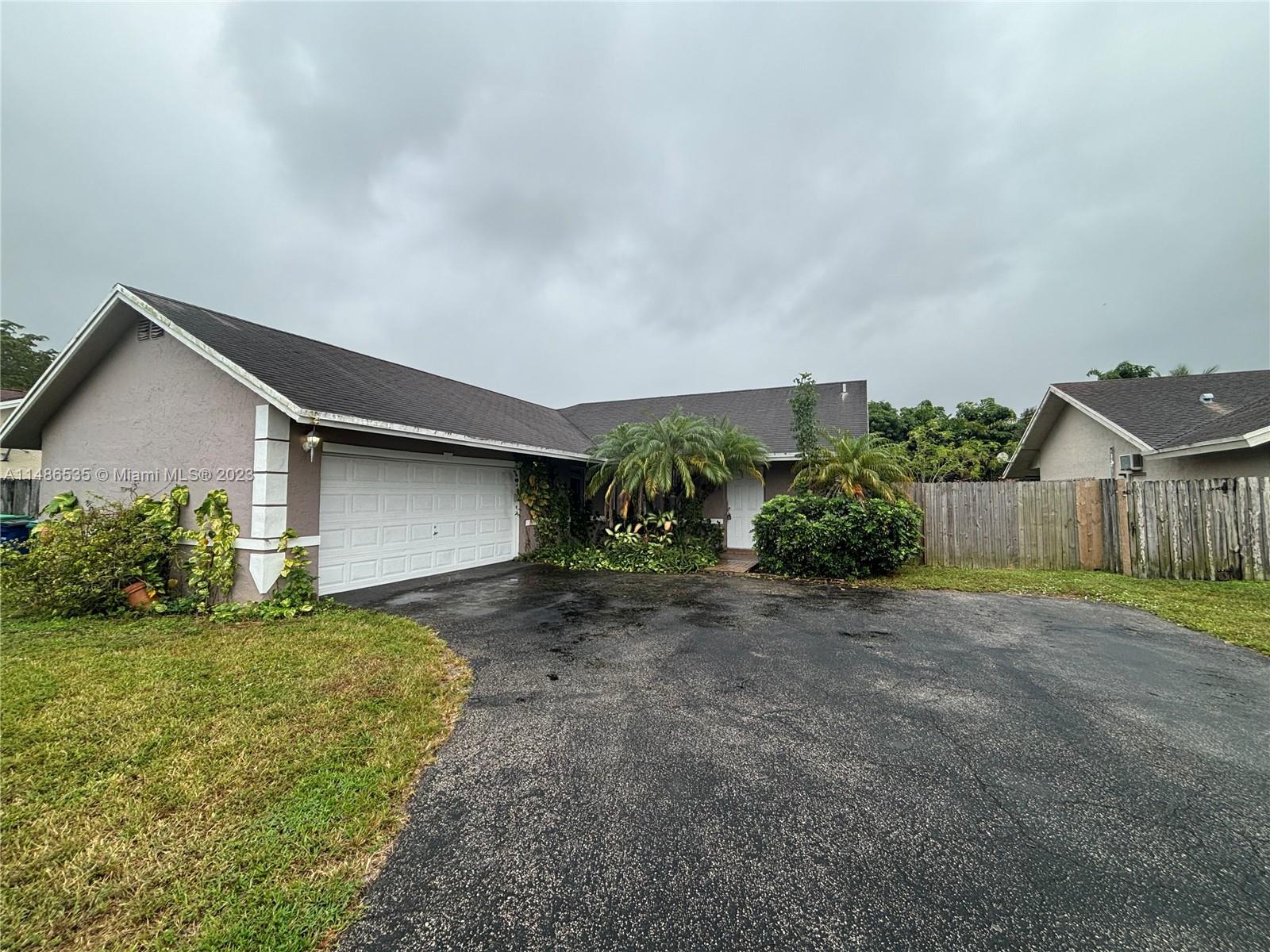 Photo of 10380 SW 49th Pl in Cooper City, FL