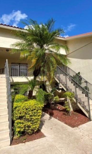 Bright and Spacious Beautiful 2 bedroom/2 bathroom. First floor lakefront condo in the Palm Beach Pl