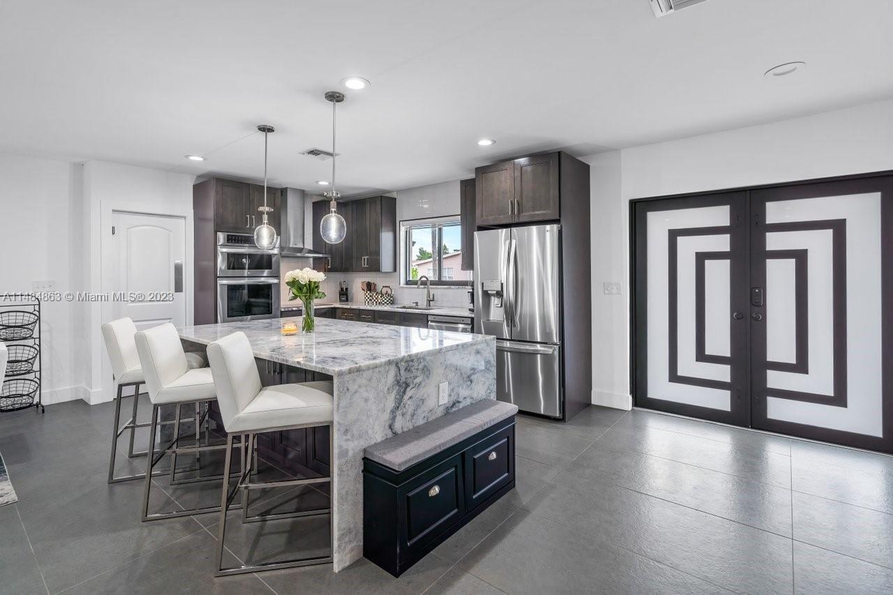 Photo of 570 NE 178th St in North Miami Beach, FL