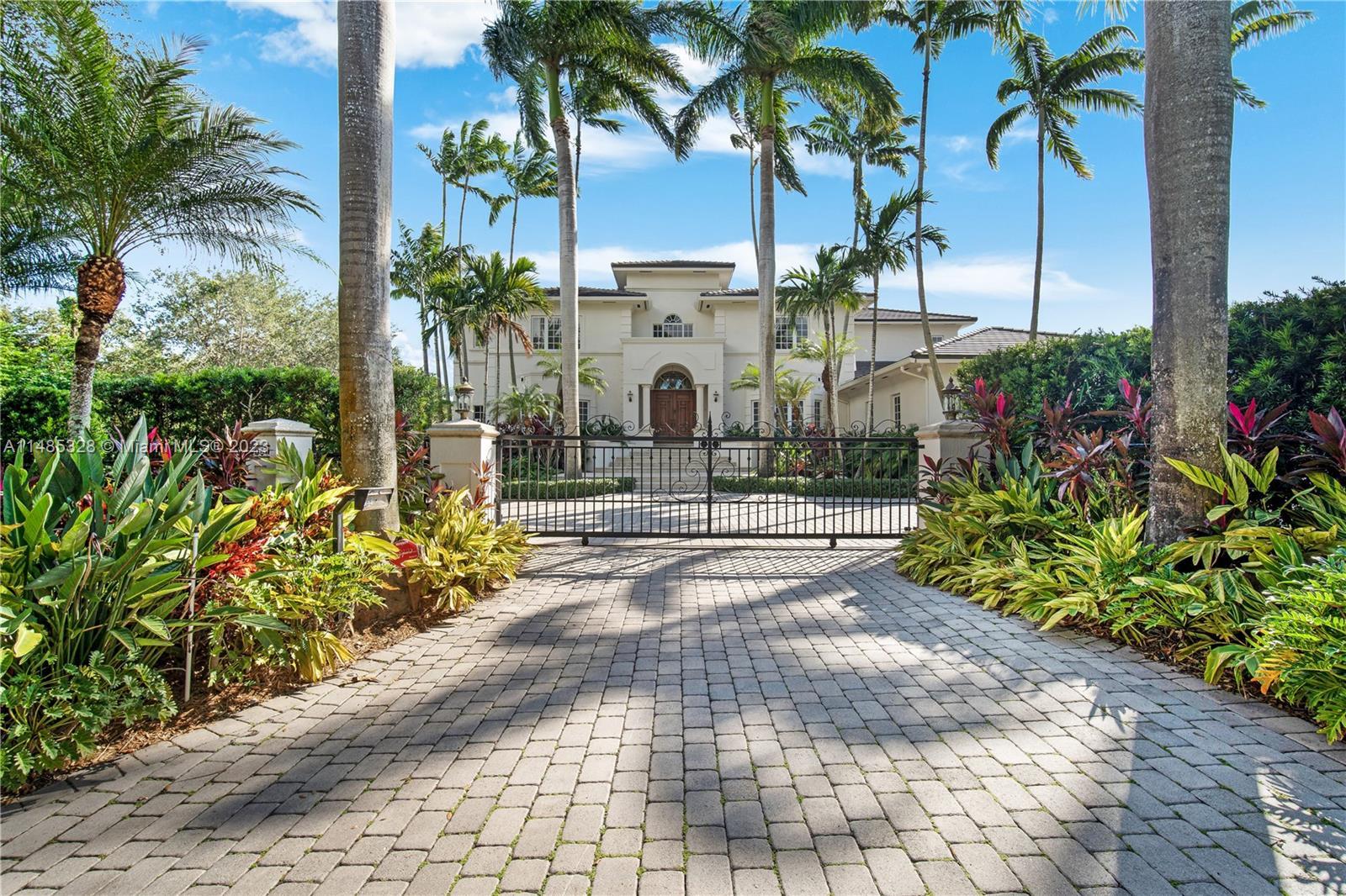 Photo of 6050 Rolling Road Dr in Pinecrest, FL