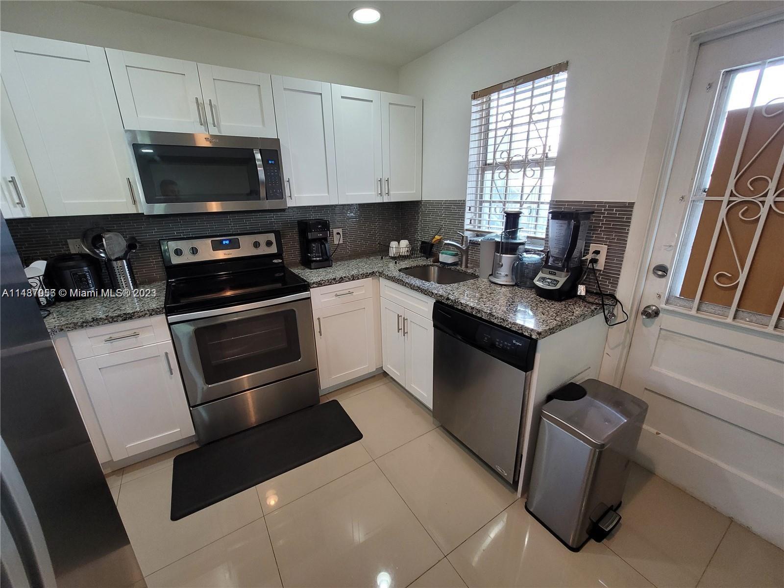 Photo of 30 SE 4th Ave #105 in Hallandale Beach, FL