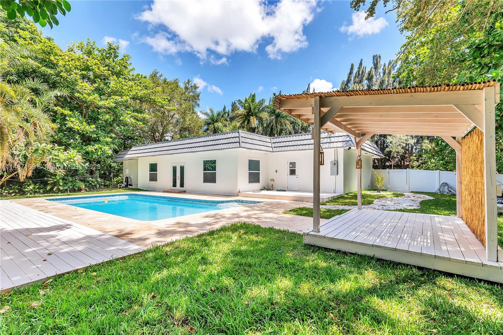 Photo of 5901 SW 61st Ave in Davie, FL