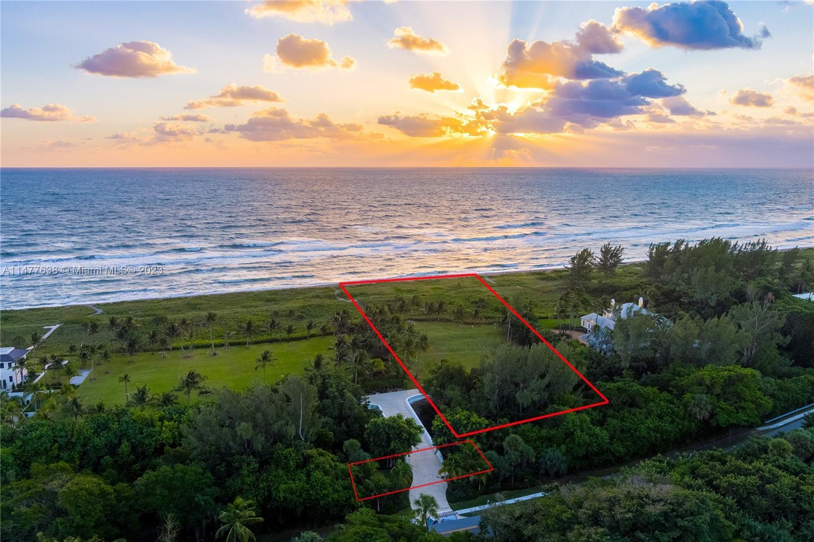 Photo of 483 S Beach Rd in Jupiter Island, FL