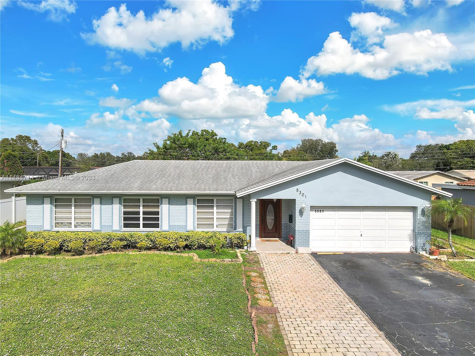 Photo of 5301 SW 9th St in Plantation, FL