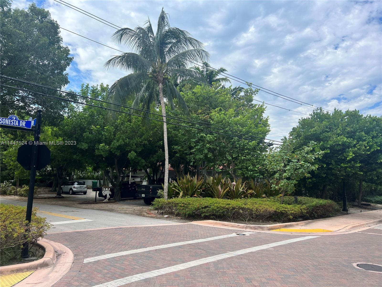 Photo of 300 Pacific Rd in Key Biscayne, FL
