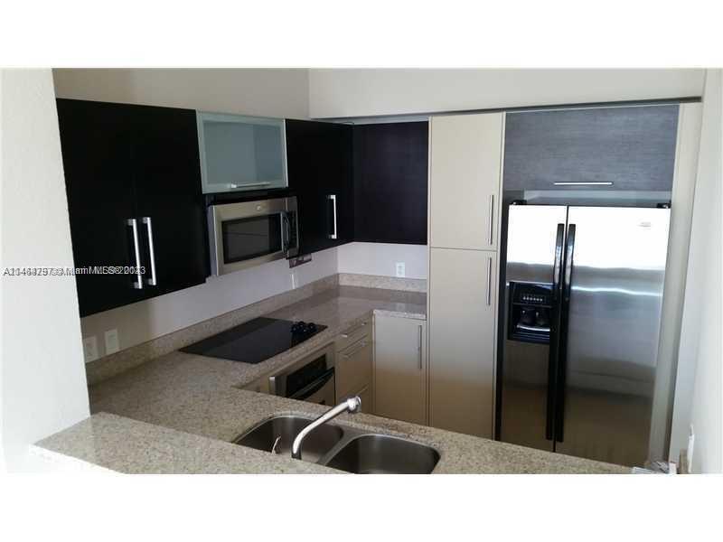 Beautiful 1-bedroom, 1-bath unit with amazing water and city views. Tile floor throughout, with floo