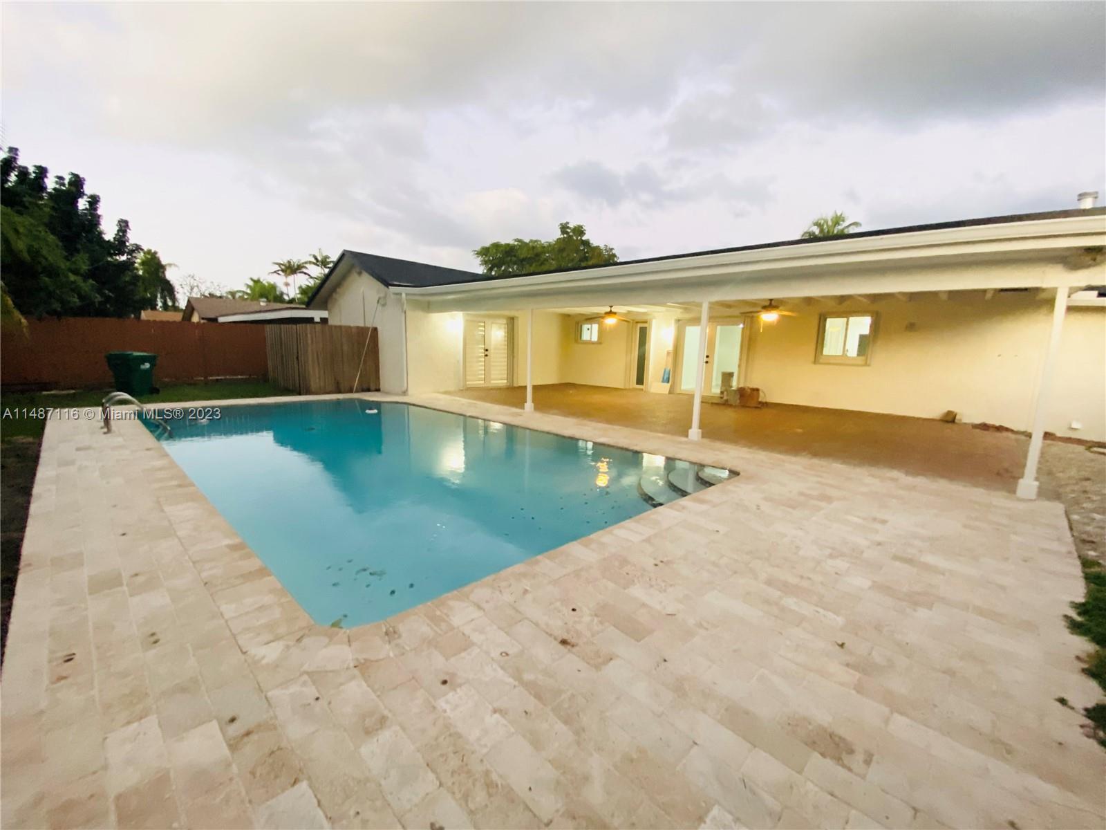 Photo of 15930 SW 90th Ave in Palmetto Bay, FL