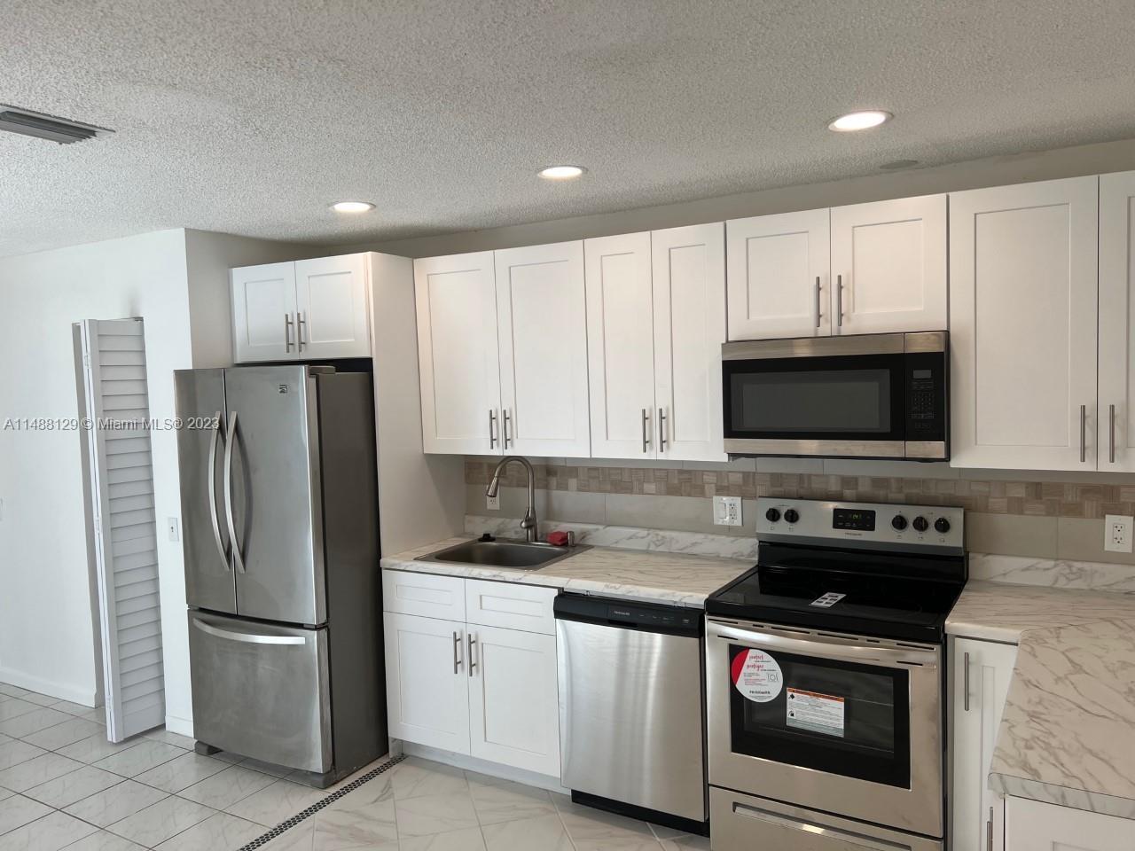 Photo of 11640 NW 39th St #1 in Coral Springs, FL