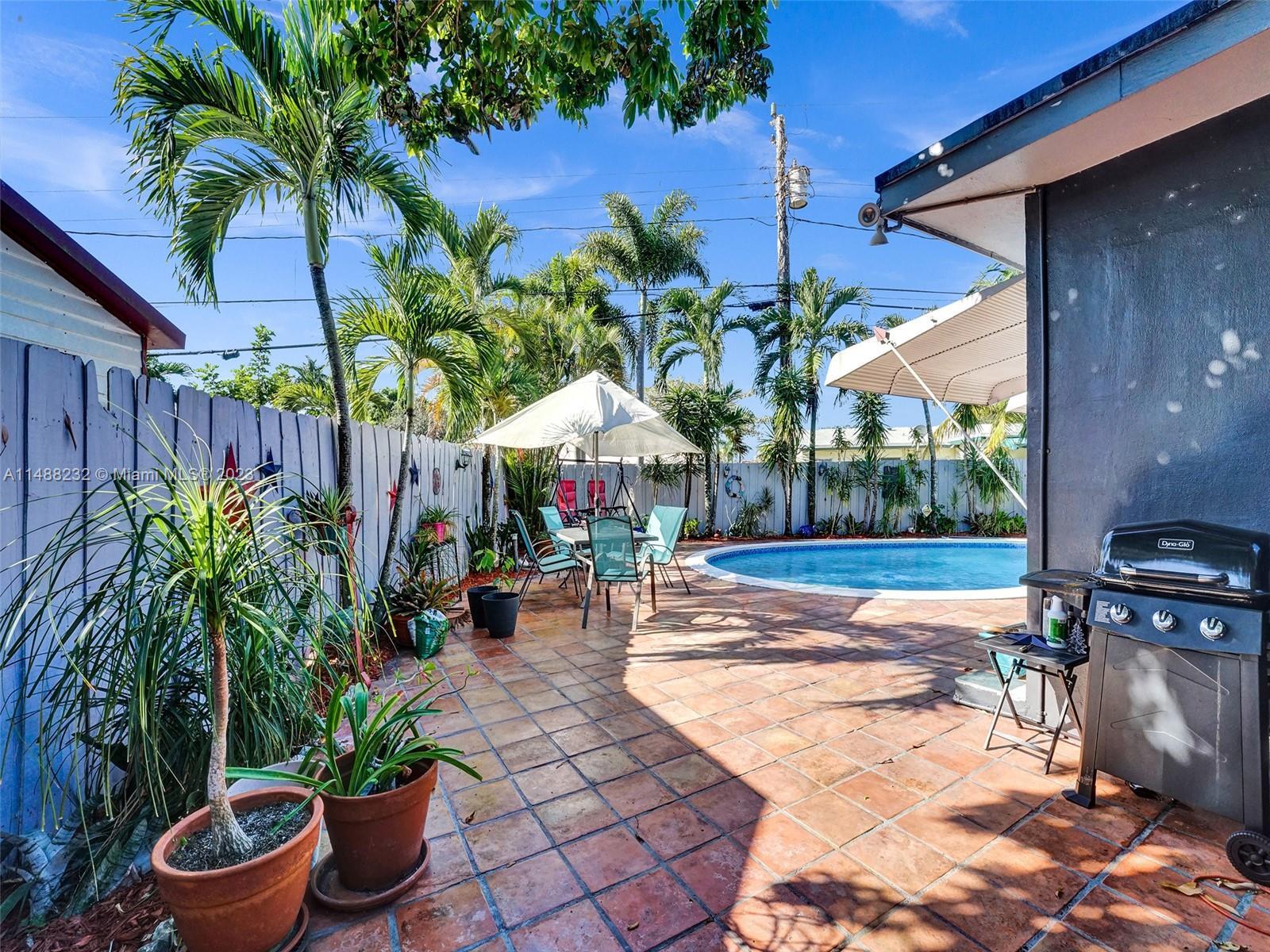 Photo of 857 Fairway Dr in Plantation, FL