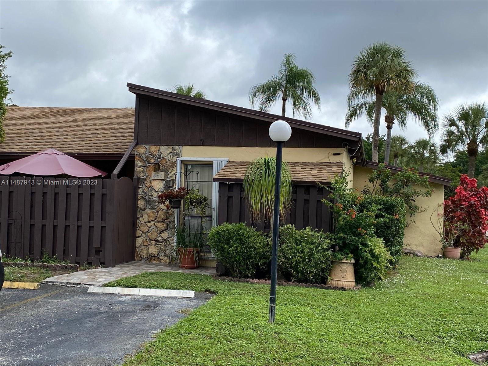 Photo of 466 Briarwood Cir #2-60 in Hollywood, FL