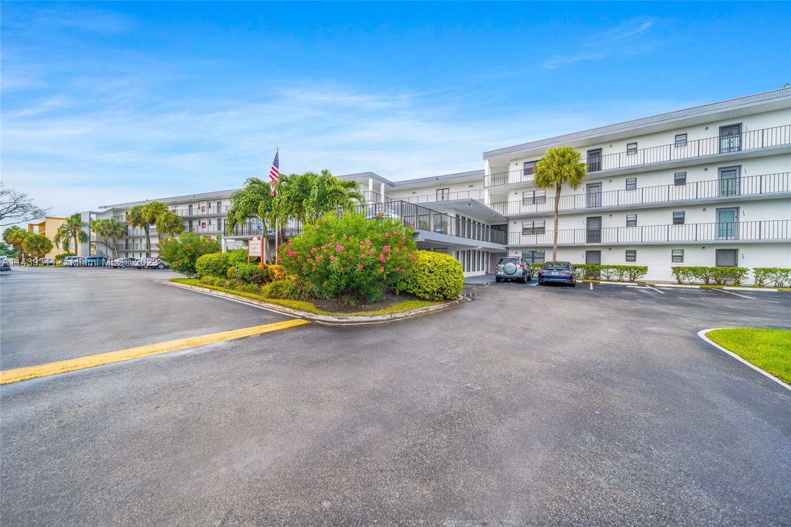Photo of 9233 SW 8th St #122 in Boca Raton, FL