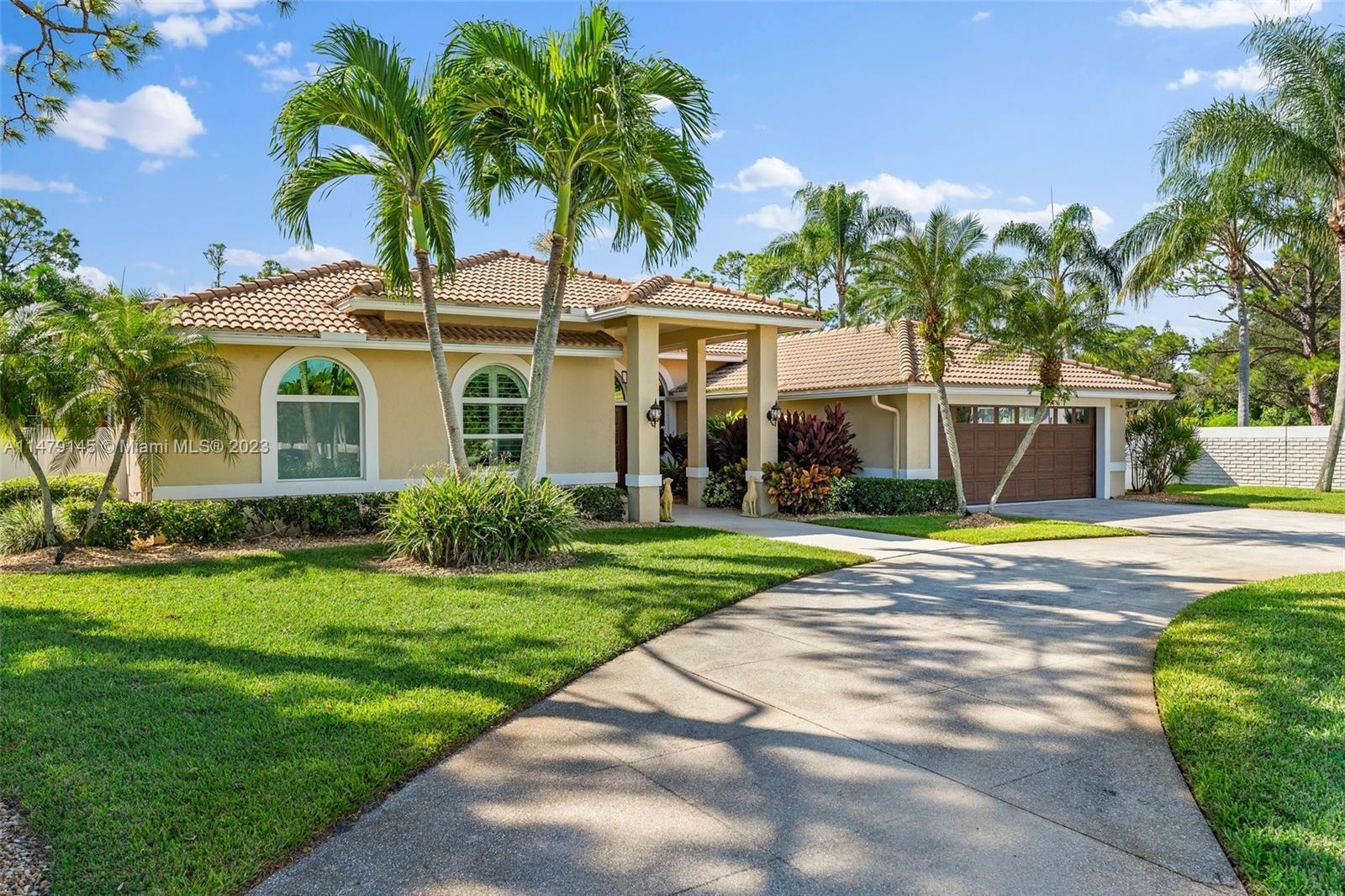 Photo of 6072 Fountain Palm Dr in Jupiter, FL