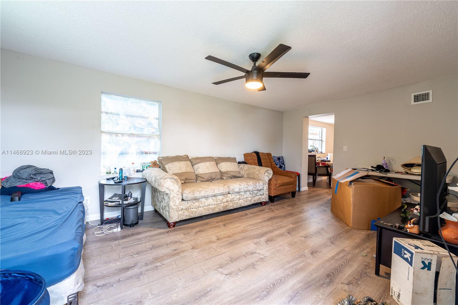 Photo of 1237 Highview Rd in Lake Worth, FL