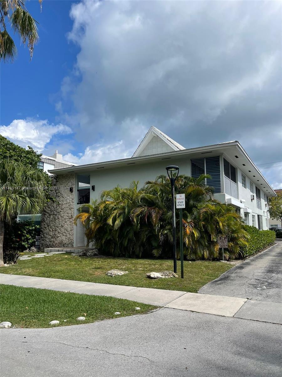 Photo of 195 Sunrise Dr #8 in Key Biscayne, FL