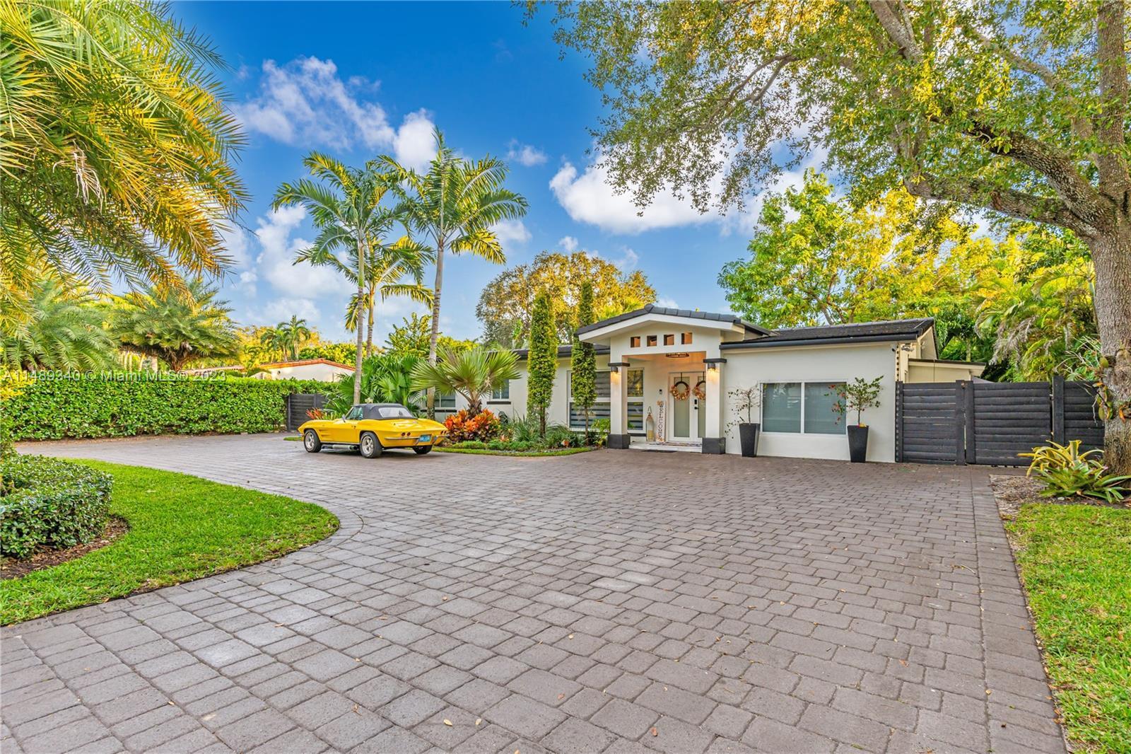 Photo of 7620 SW 105th Ter in Pinecrest, FL
