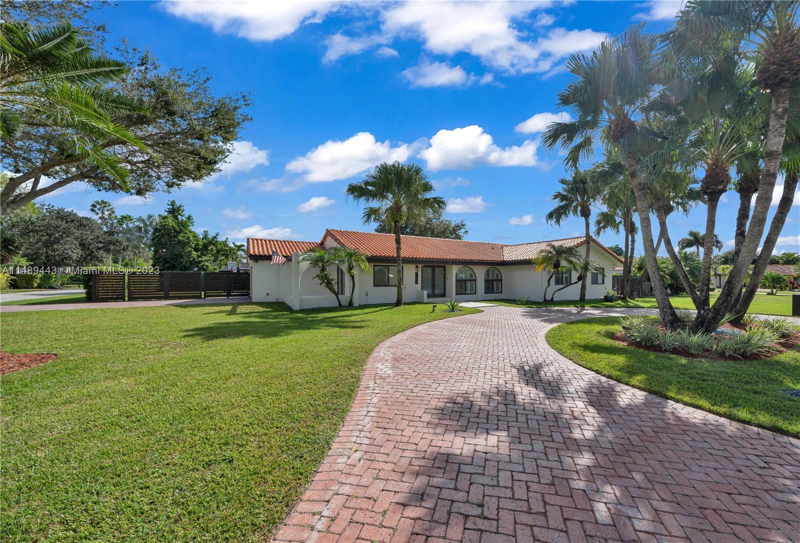 Photo of 11525 SW 98th Pl in Miami, FL