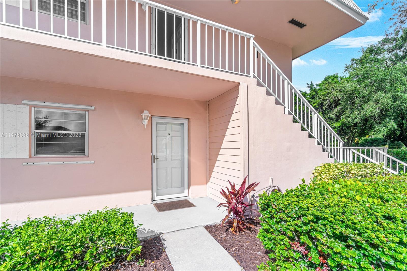 Photo of 18081 SE Country Club Dr #Bldg 1 Apt 5 in Jupiter, FL