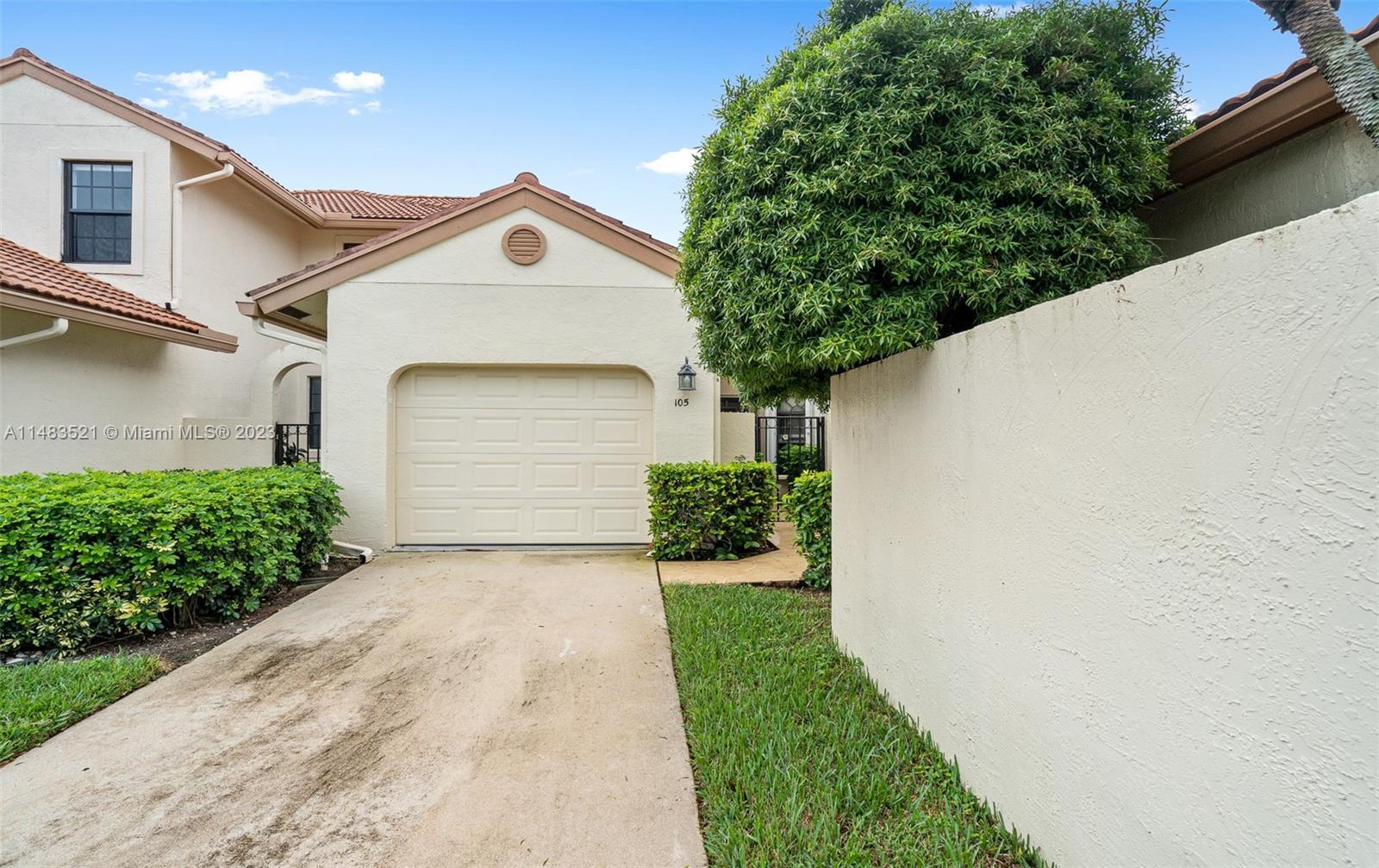 BRING YOUR OFFERS! Discover relaxation in the heart of Boynton Beach! Welcome to this well-maintaine