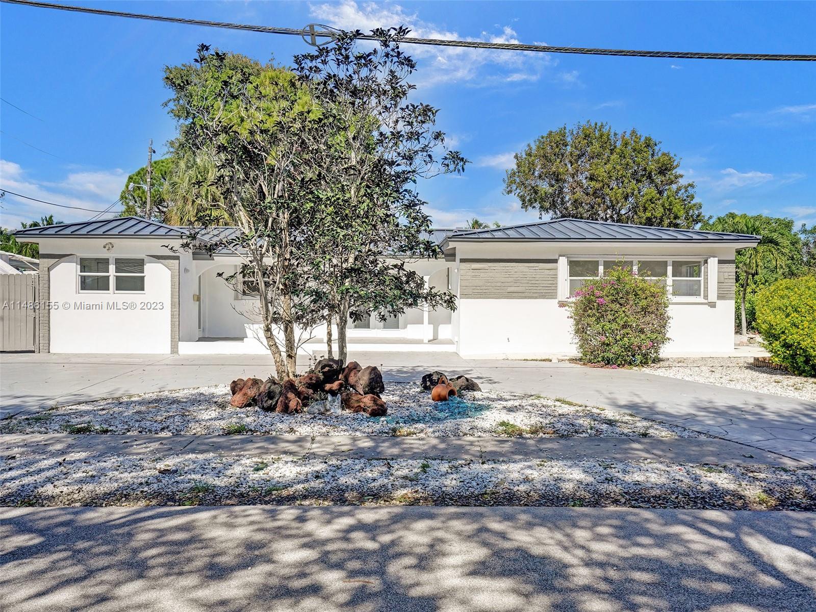Photo of 1221 SE 10th St in Deerfield Beach, FL