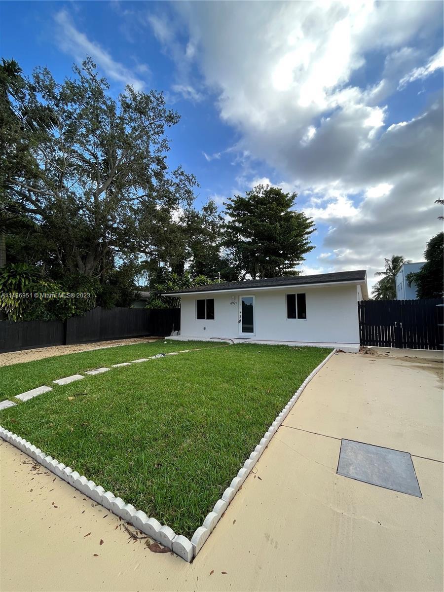 Photo of 6921 SW 84th Ave in Miami, FL