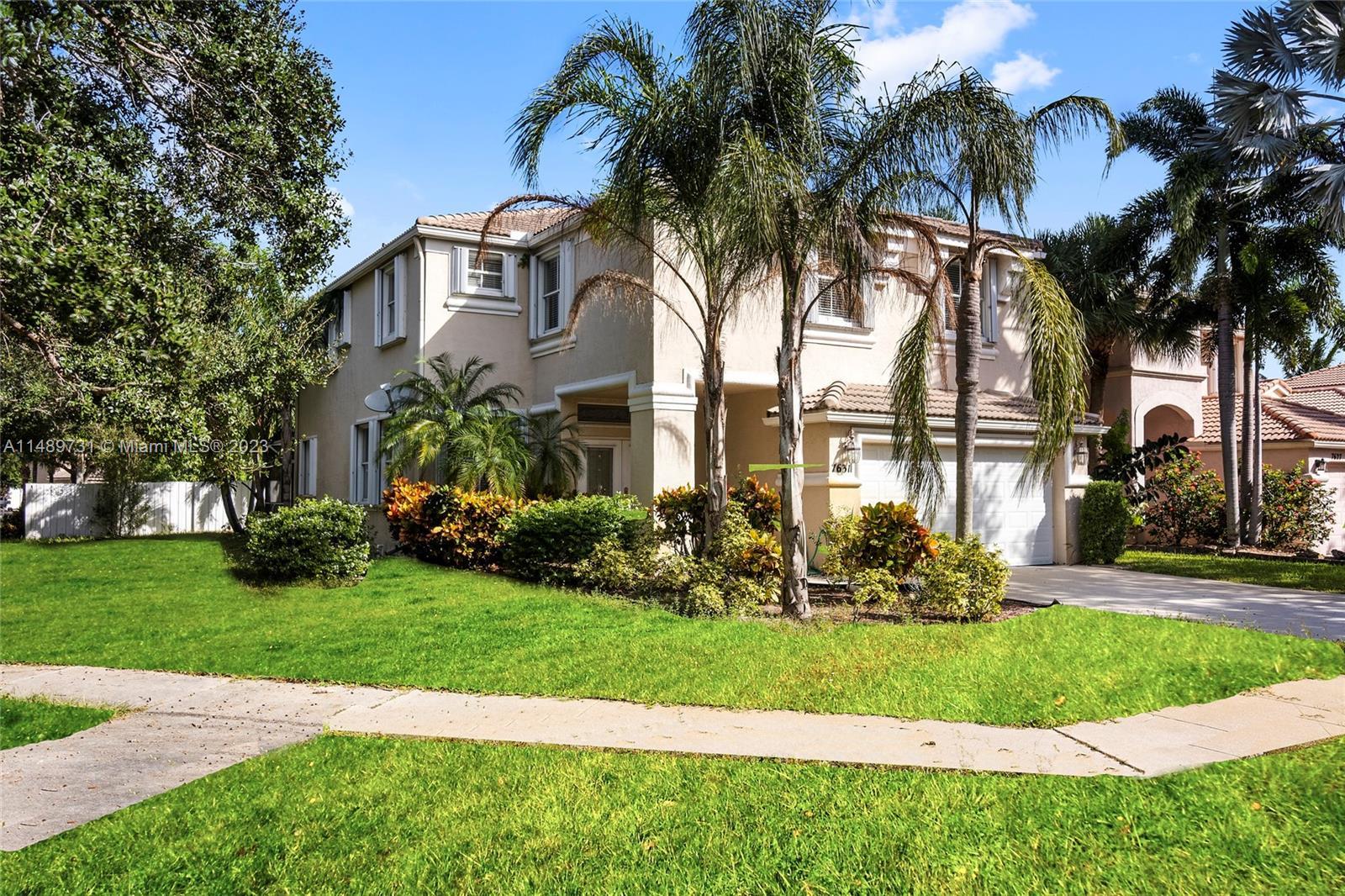 Photo of 7631 Oak Grove Cir in Lake Worth, FL