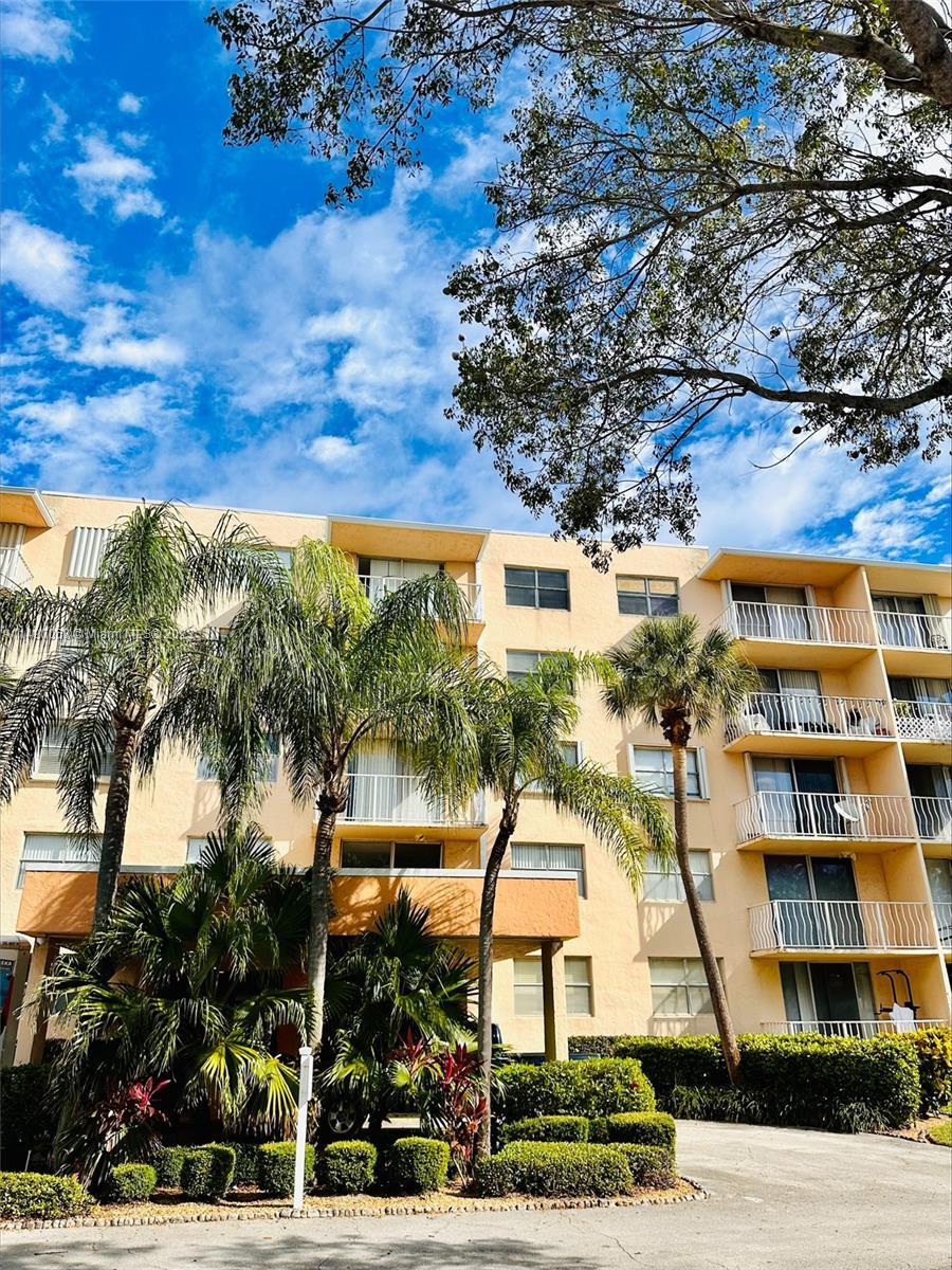 Photo of 480 Executive Center Dr #5N in West Palm Beach, FL