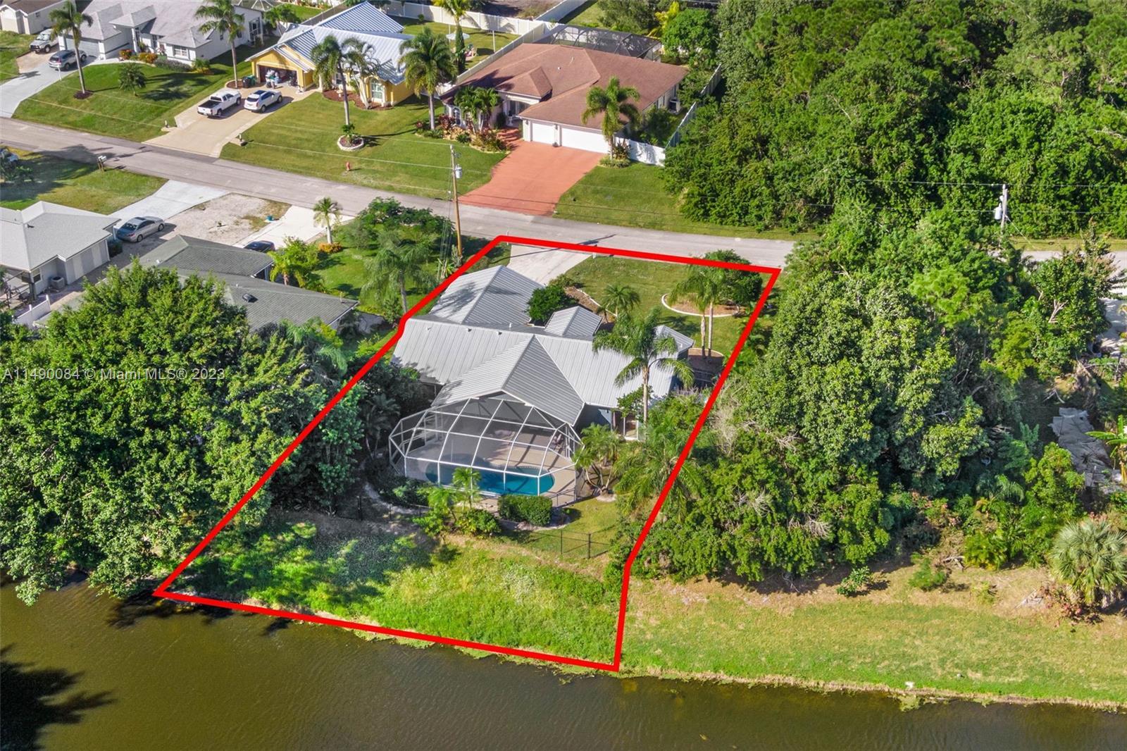Photo of 442 SW Dalton Cir in Port St Lucie, FL