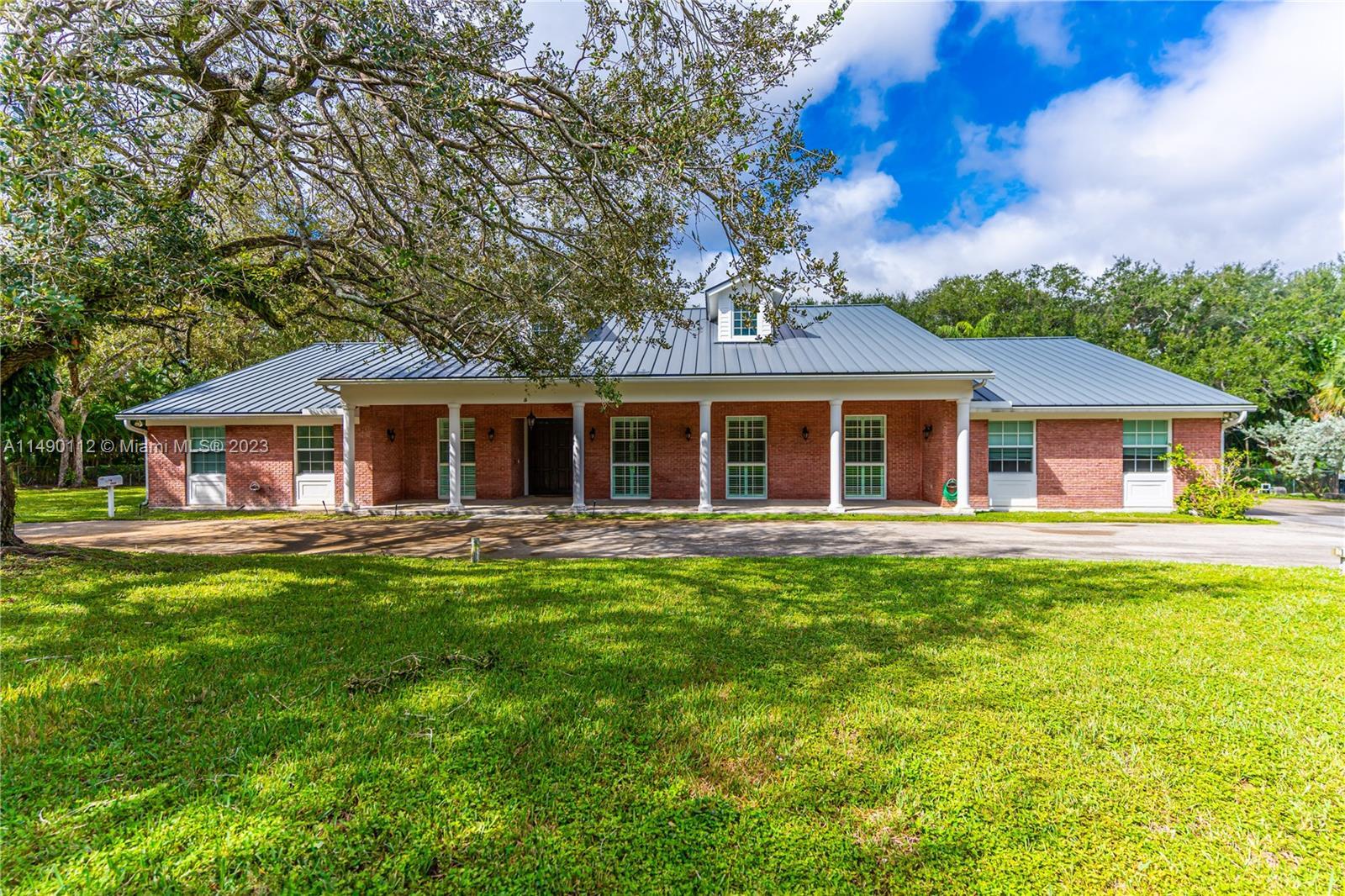 Photo of 10400 Lakeside Dr in Coral Gables, FL