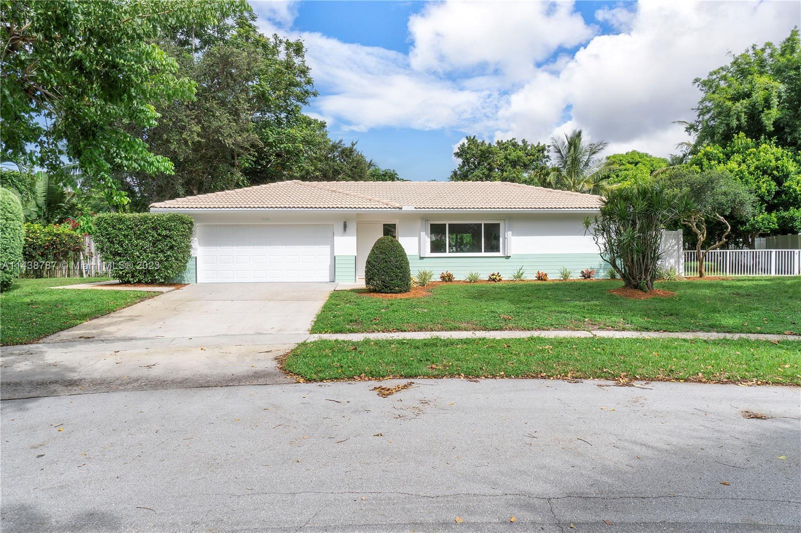 Photo of 900 NW 9th Wy in Boca Raton, FL