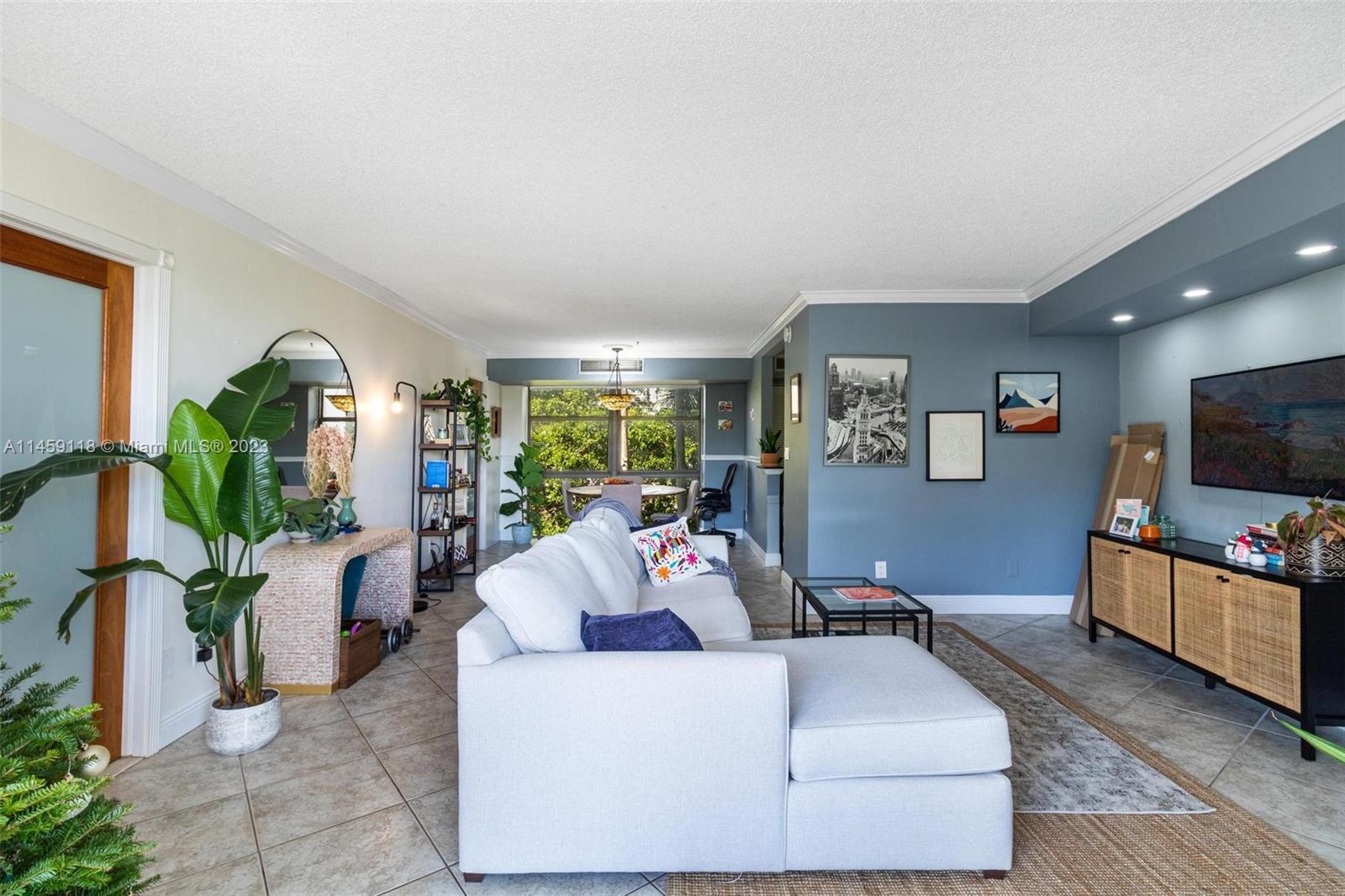 Photo of 5701 Biscayne Blvd #401 in Miami, FL