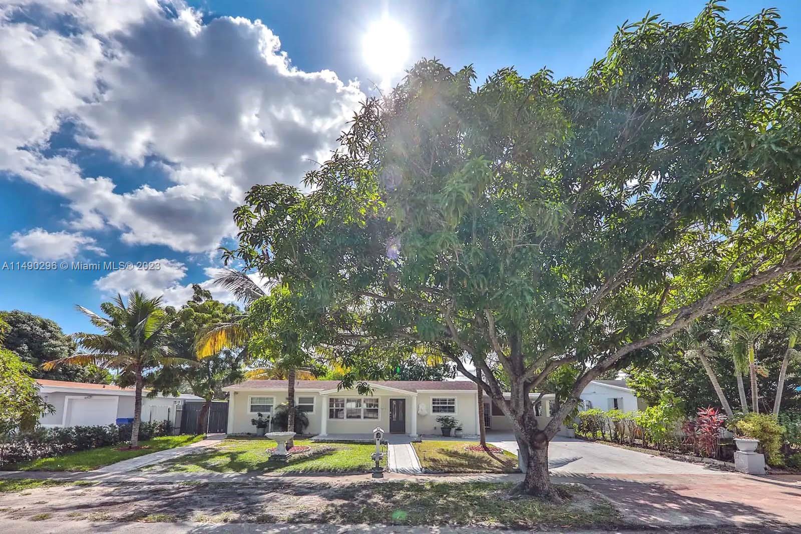 Photo of 7070 Tyler St in Hollywood, FL