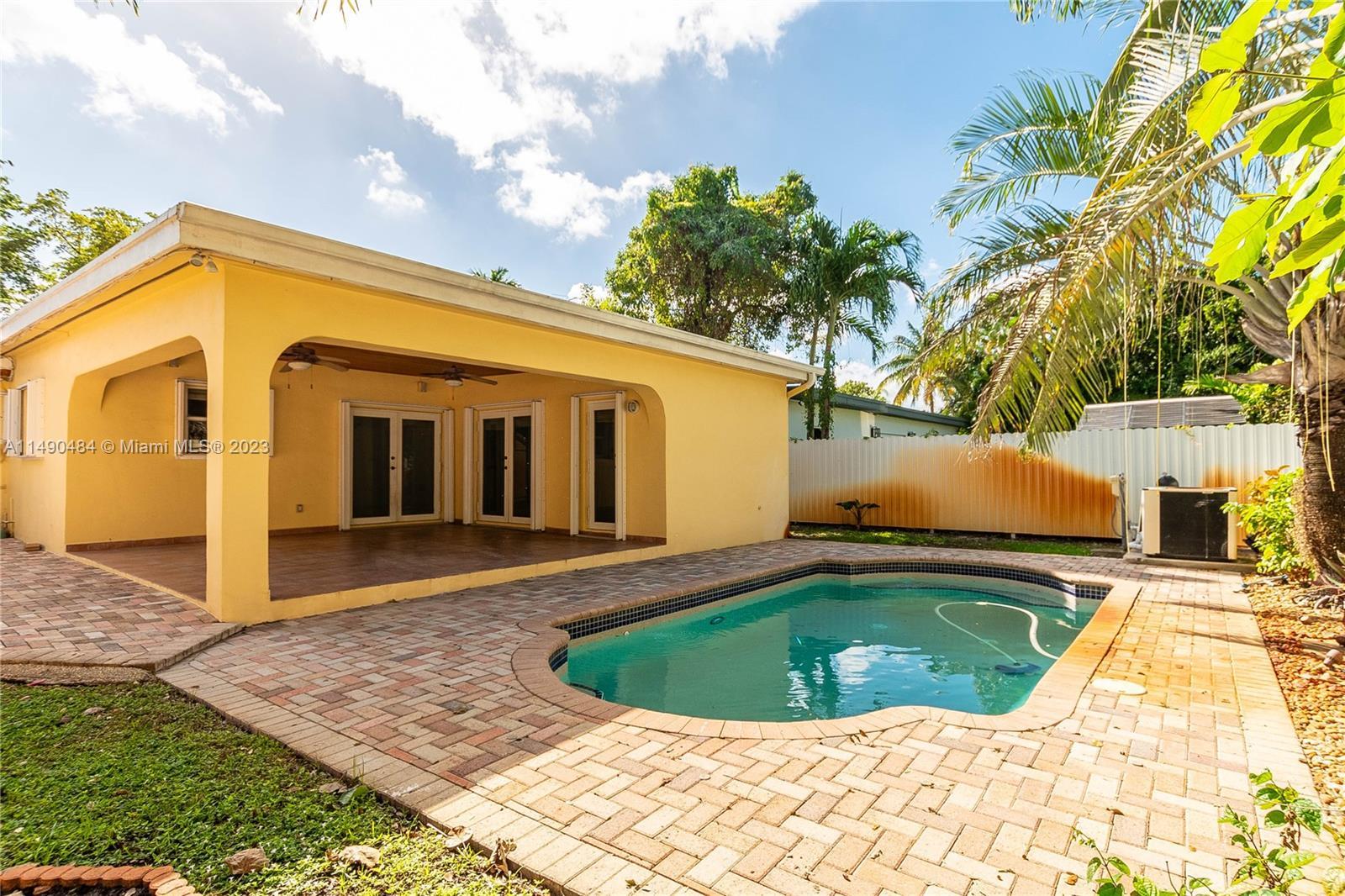 Photo of 6247 SW 10th St in West Miami, FL