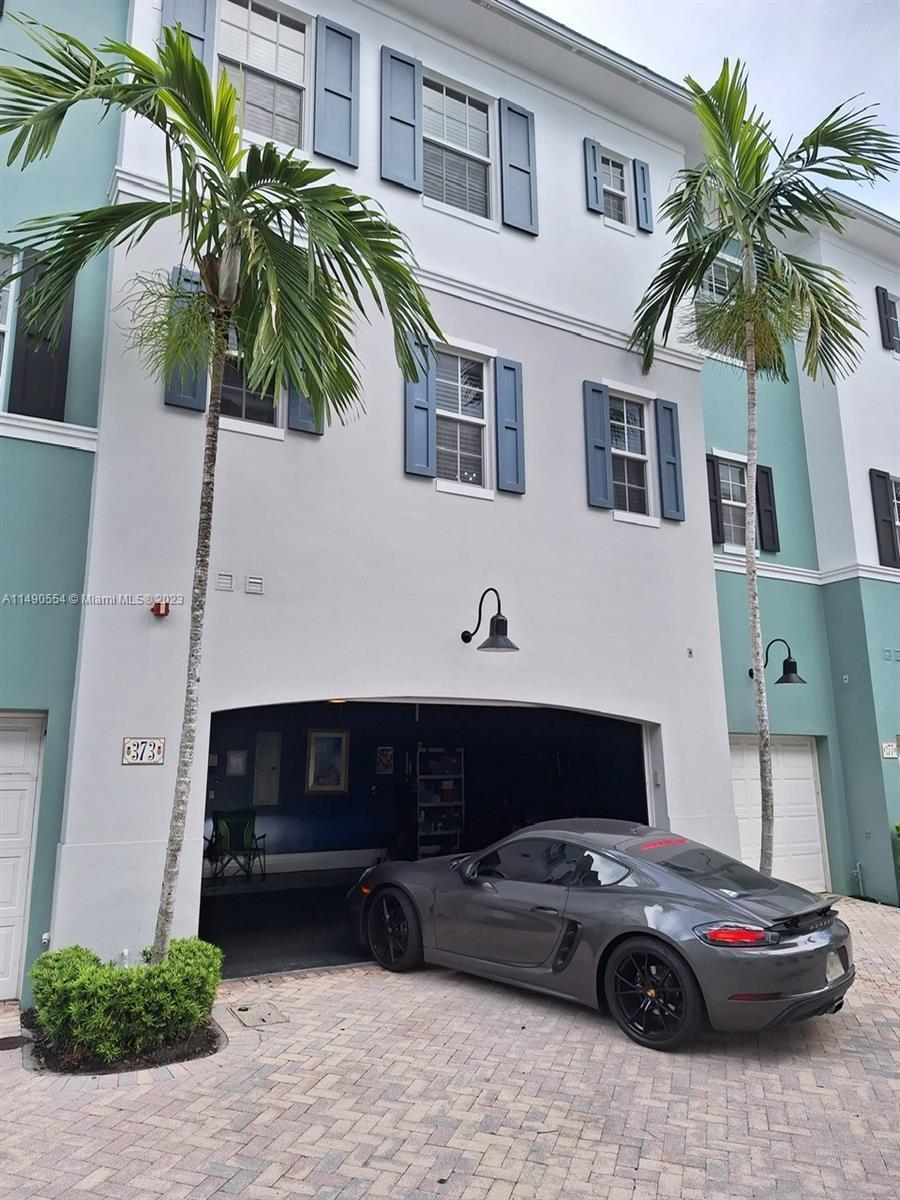 Photo of 373 W Mallory Cir in Delray Beach, FL