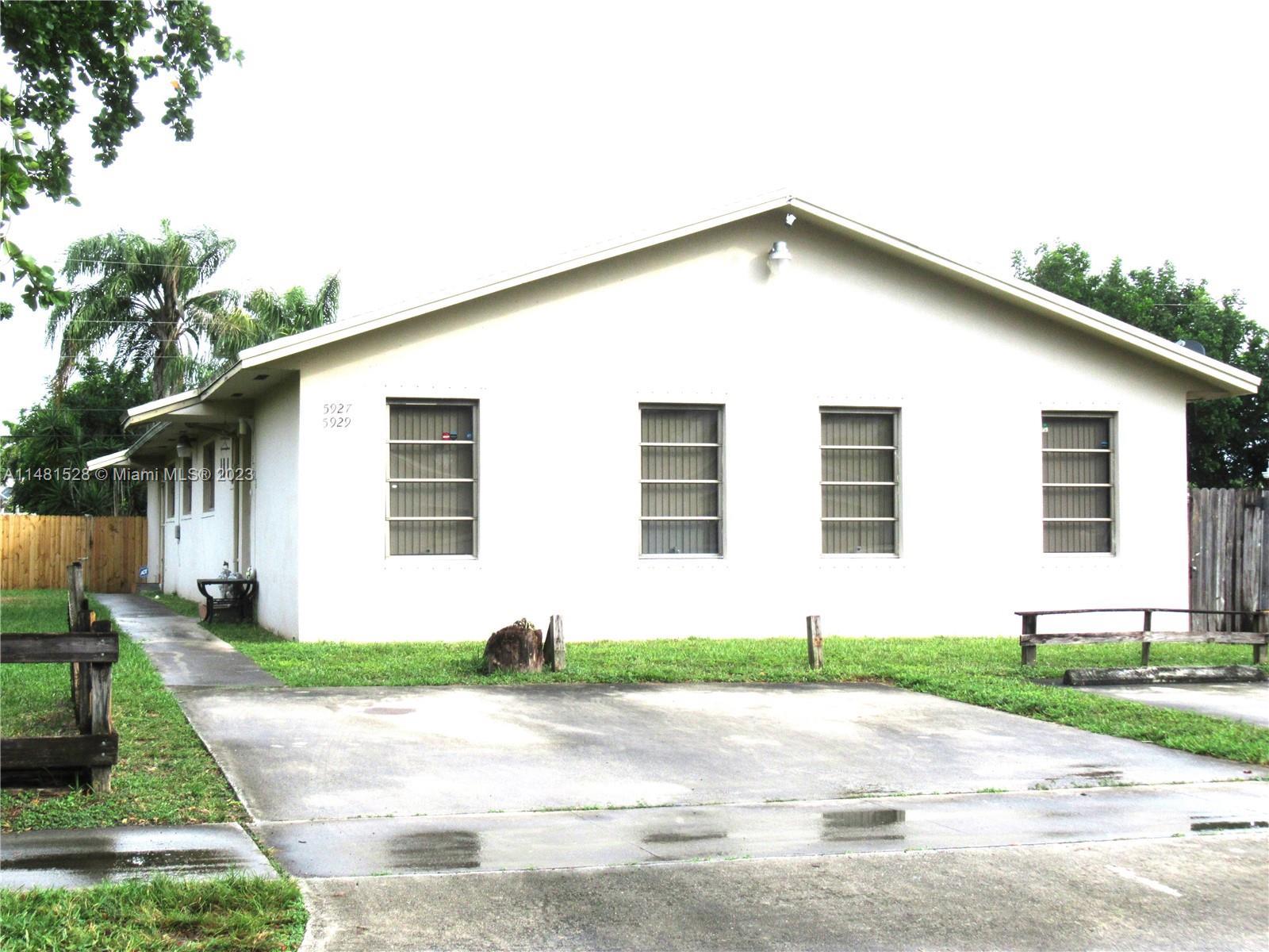 Photo of 5927-5929 Garfield St in Hollywood, FL