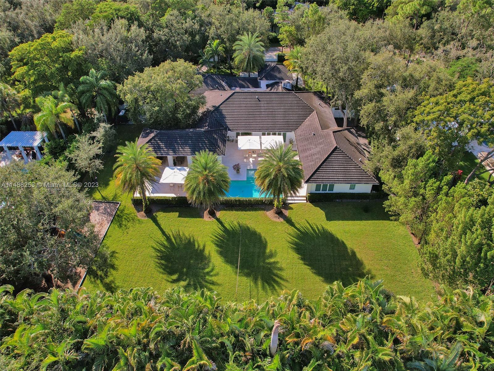 Photo of 9251 SW 68th Ave in Pinecrest, FL