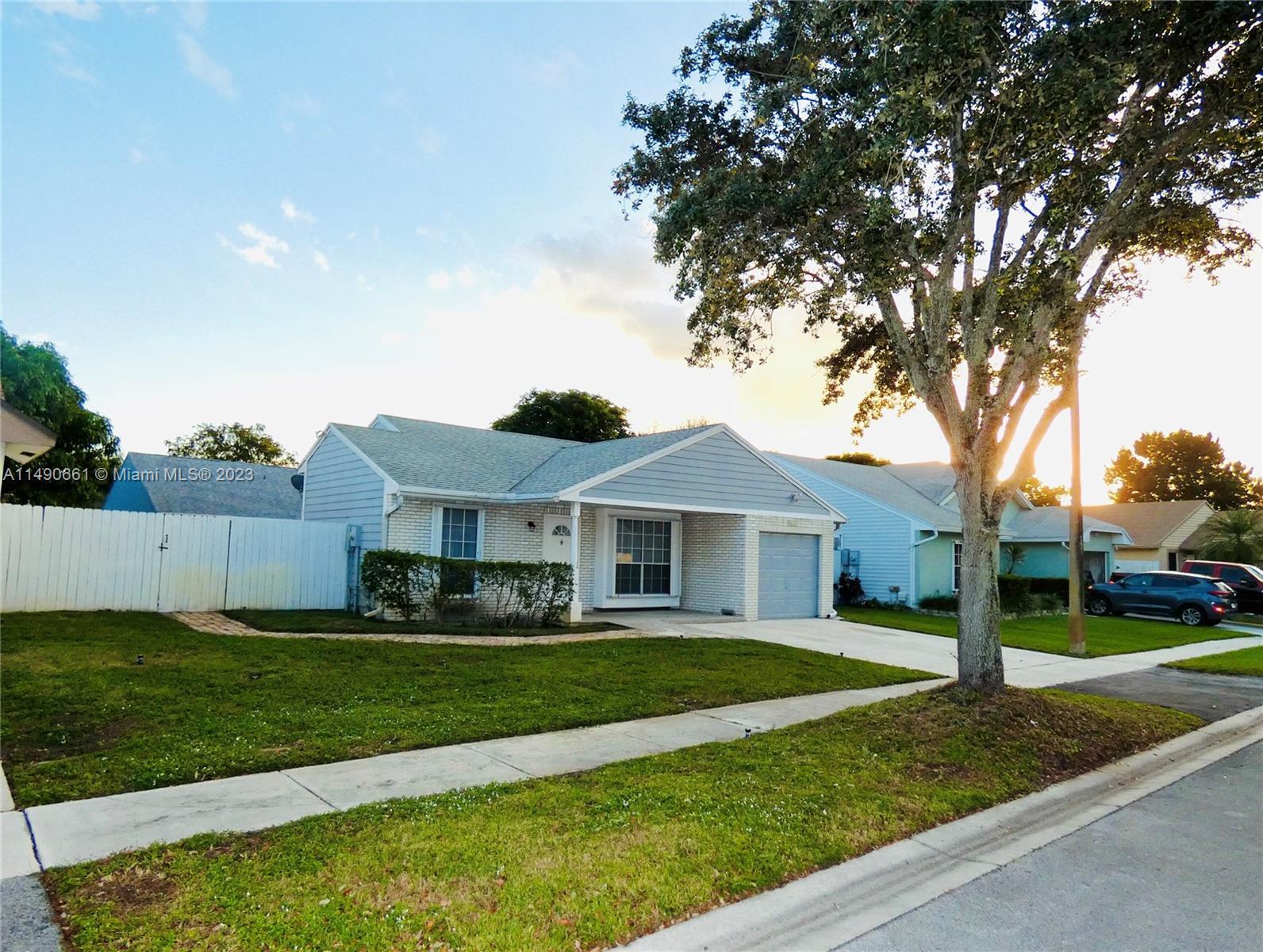 Photo of 8630 SW 15th St in Pembroke Pines, FL