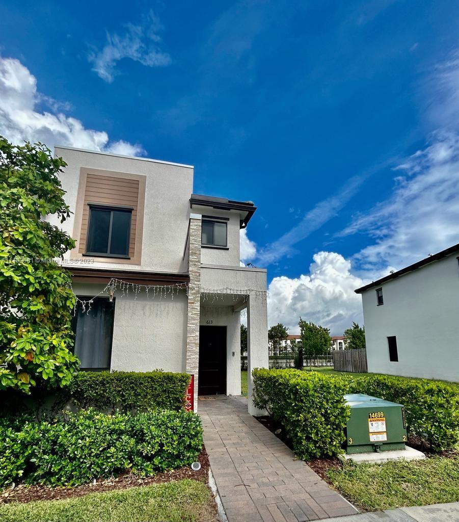 Photo of 613 NE 208th Ter #613 in Miami, FL