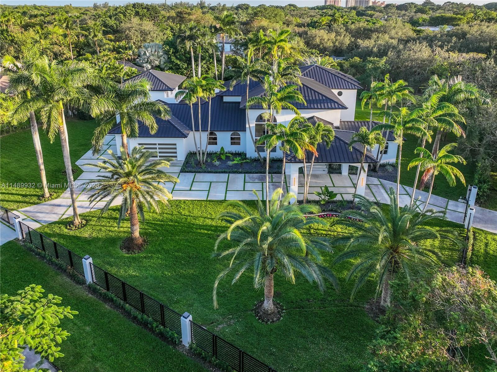 Photo of 6290 SW 130th Ter in Pinecrest, FL