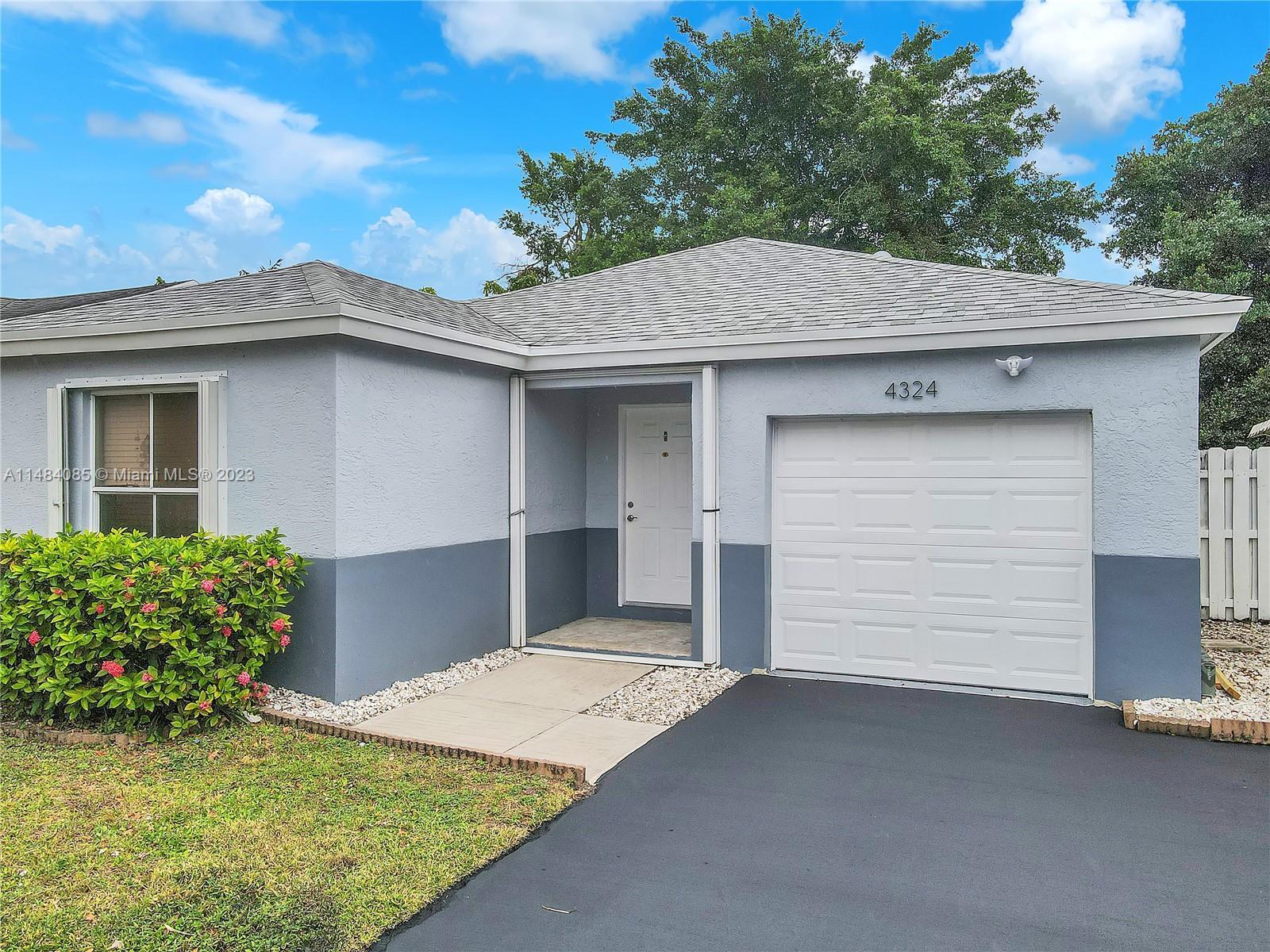 Photo of 4324 SW 72nd Ter in Davie, FL