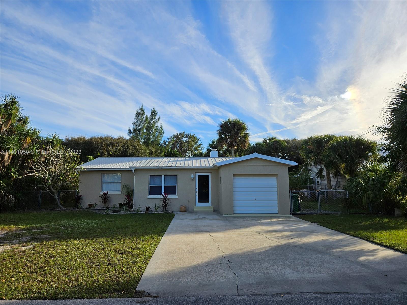Photo of 109 Fontaine St in Melbourne Beach, FL