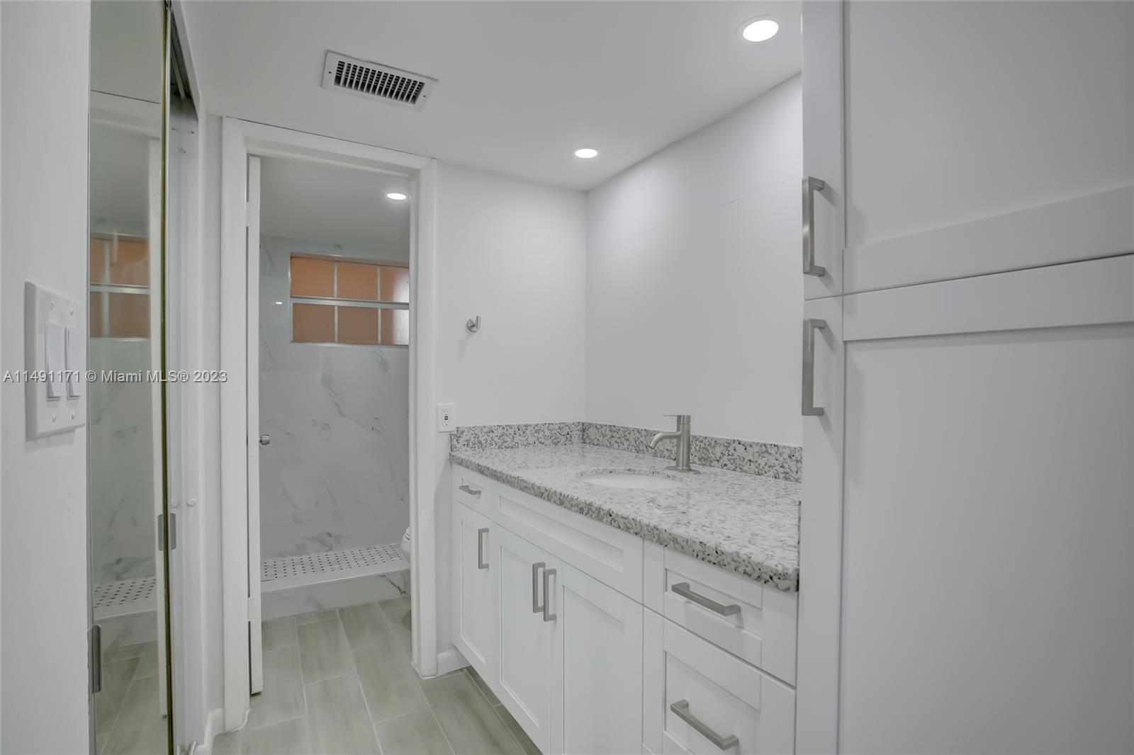 Photo of 4281 NW 41st St #314 in Lauderdale Lakes, FL