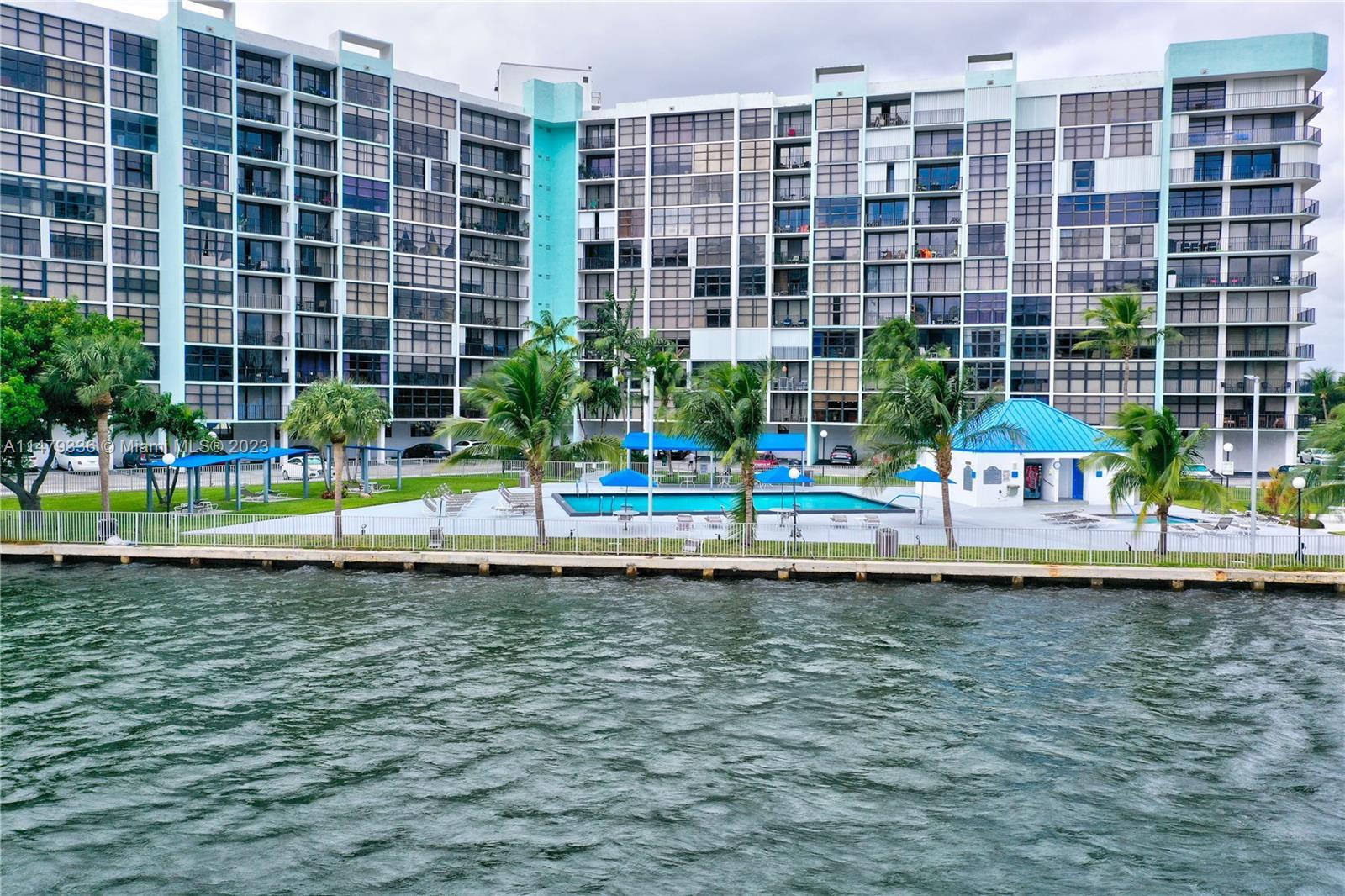 Enjoy endless ocean and intracoastal views in this magnificient  condo.
This remodeled captivating 