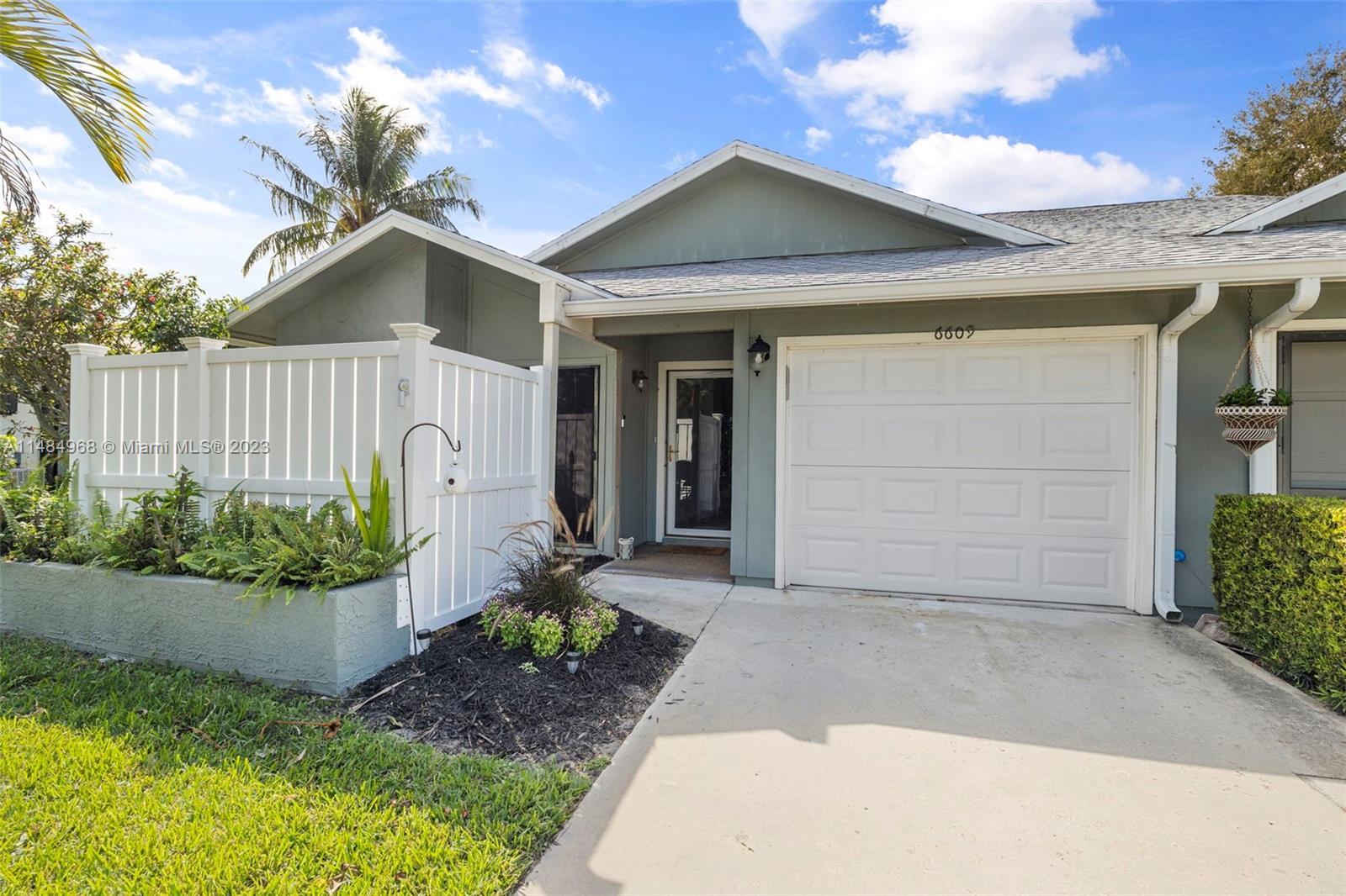 Photo of 6609 SE Yorktown Dr in Hobe Sound, FL