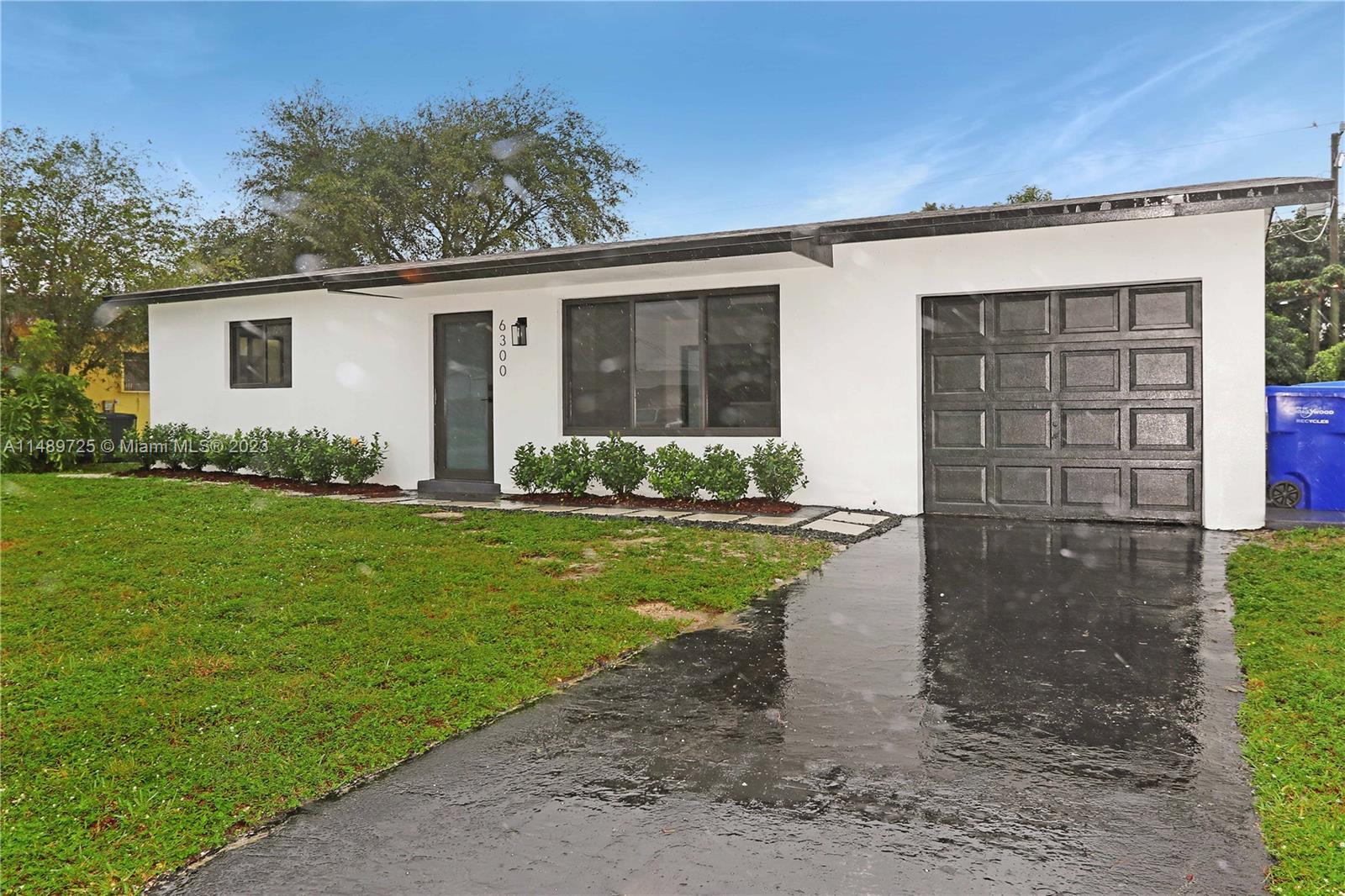 Photo of 6300 Scott St in Hollywood, FL