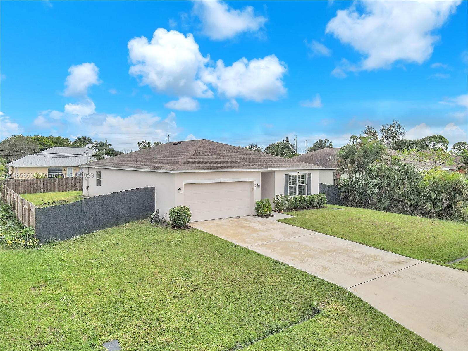 Photo of 2001 SW Monterrey Ln in Port St Lucie, FL