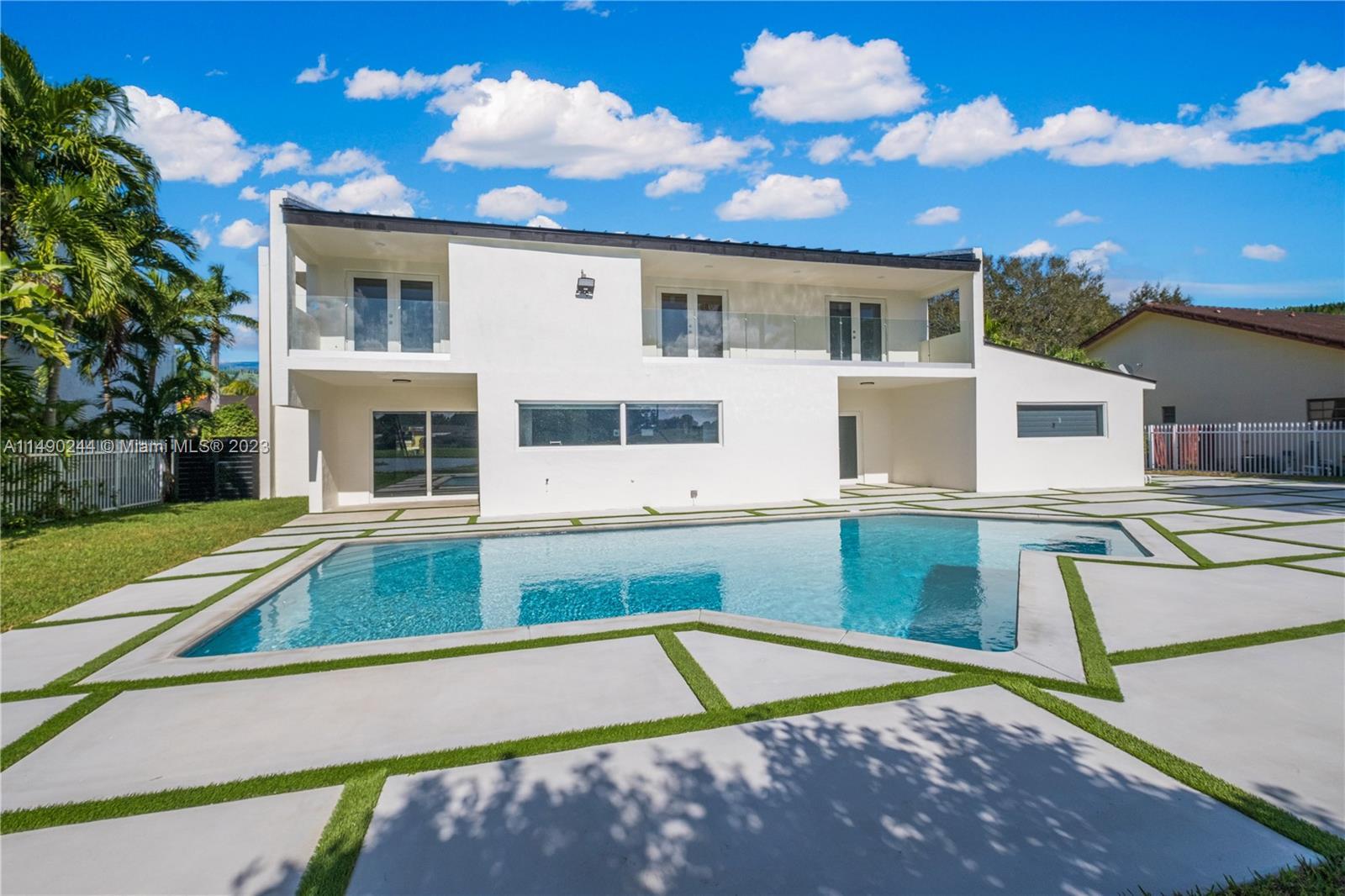 Photo of 7220 N Oakmont Dr in Hialeah, FL