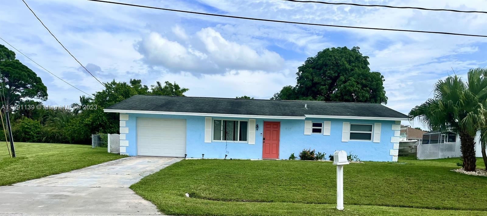 Photo of 977 SW Sarto Ln in Port St Lucie, FL